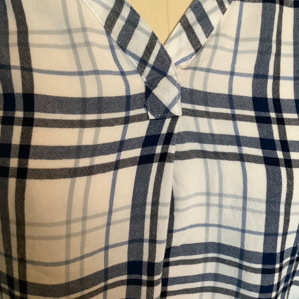 Size Small - Picture 2 of 8